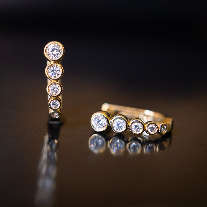 Graduated Diamond Bezel Hinged Ring