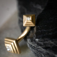 Load image into Gallery viewer, Ziggurat Navel Curve