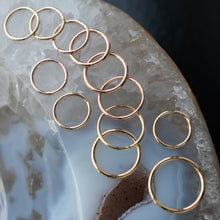 Load image into Gallery viewer, Gold Seam Ring