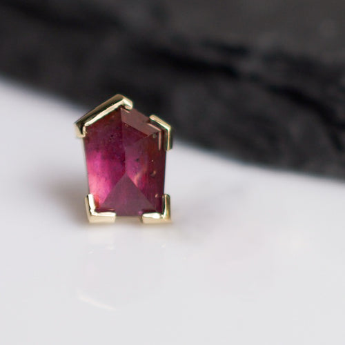 Magenta Geometric Cut Umba Sapphire Pin End