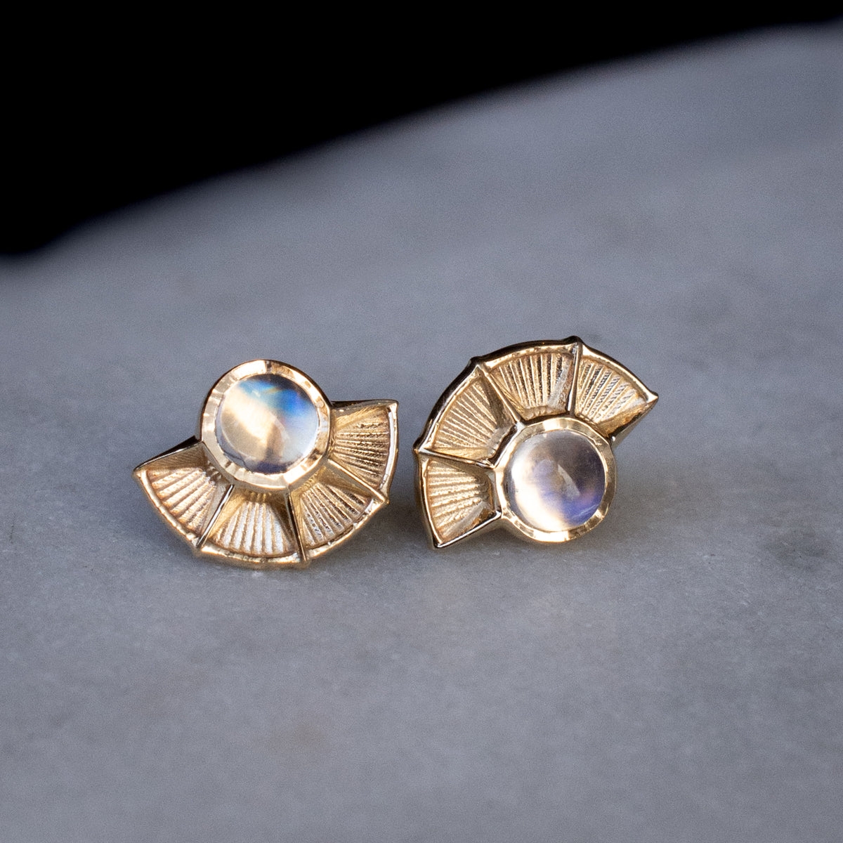 Guide Rainbow Moonstone Pin End