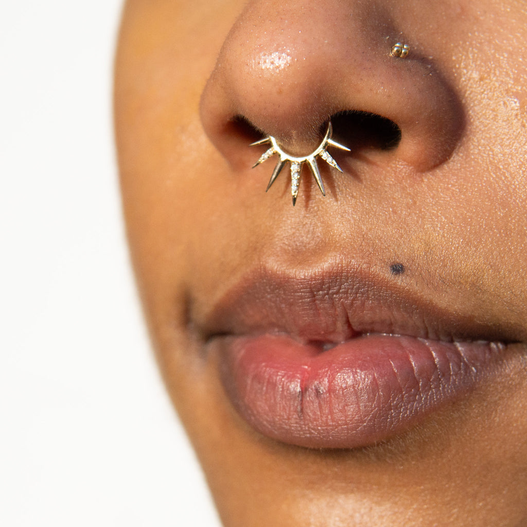 Split Point Clicker Hoop - Alternating White Diamonds