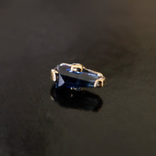 Load image into Gallery viewer, Blue Sapphire Tapered Baguette Prong Threaded End