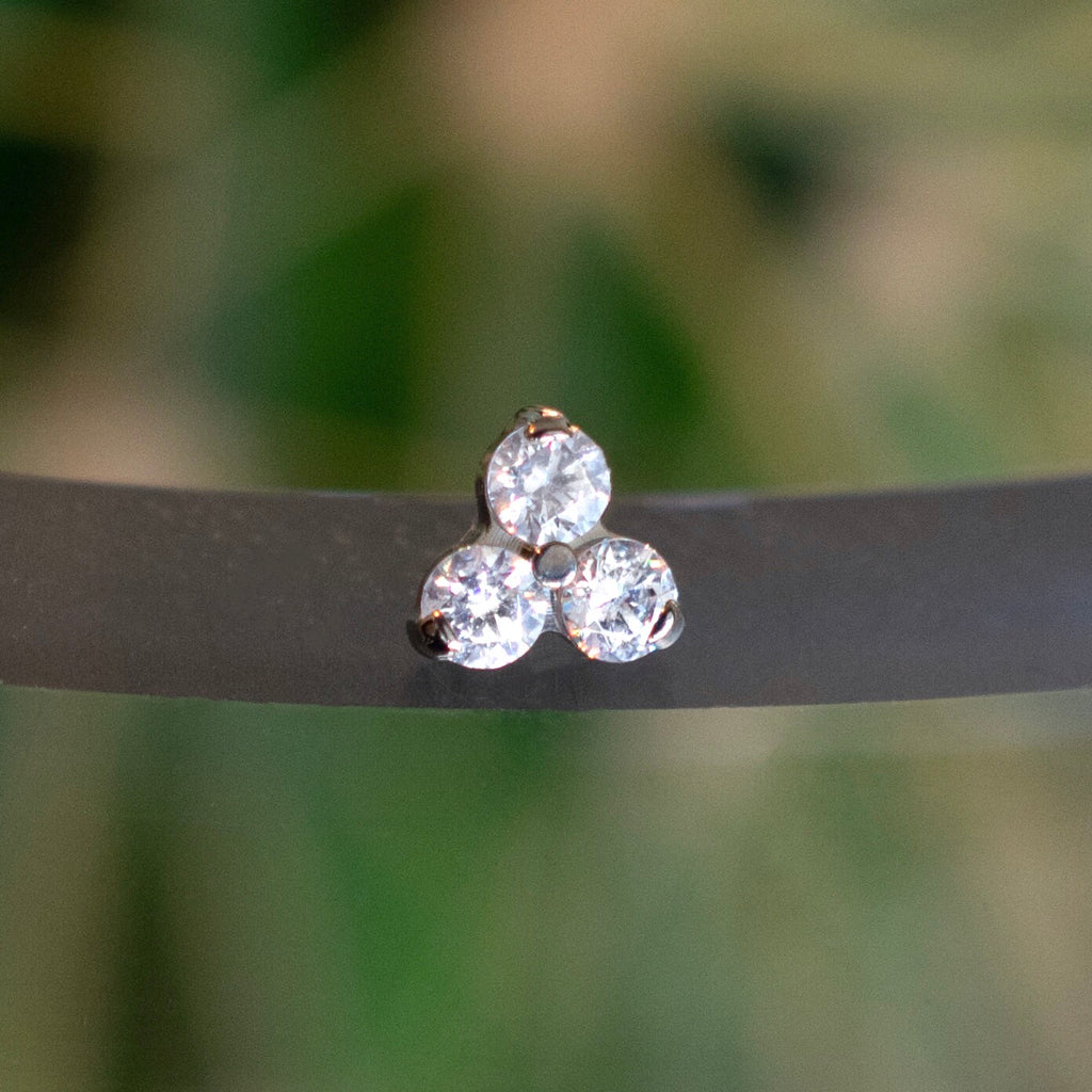 Ménage à Trois Prong-set Faceted Gem Threaded End