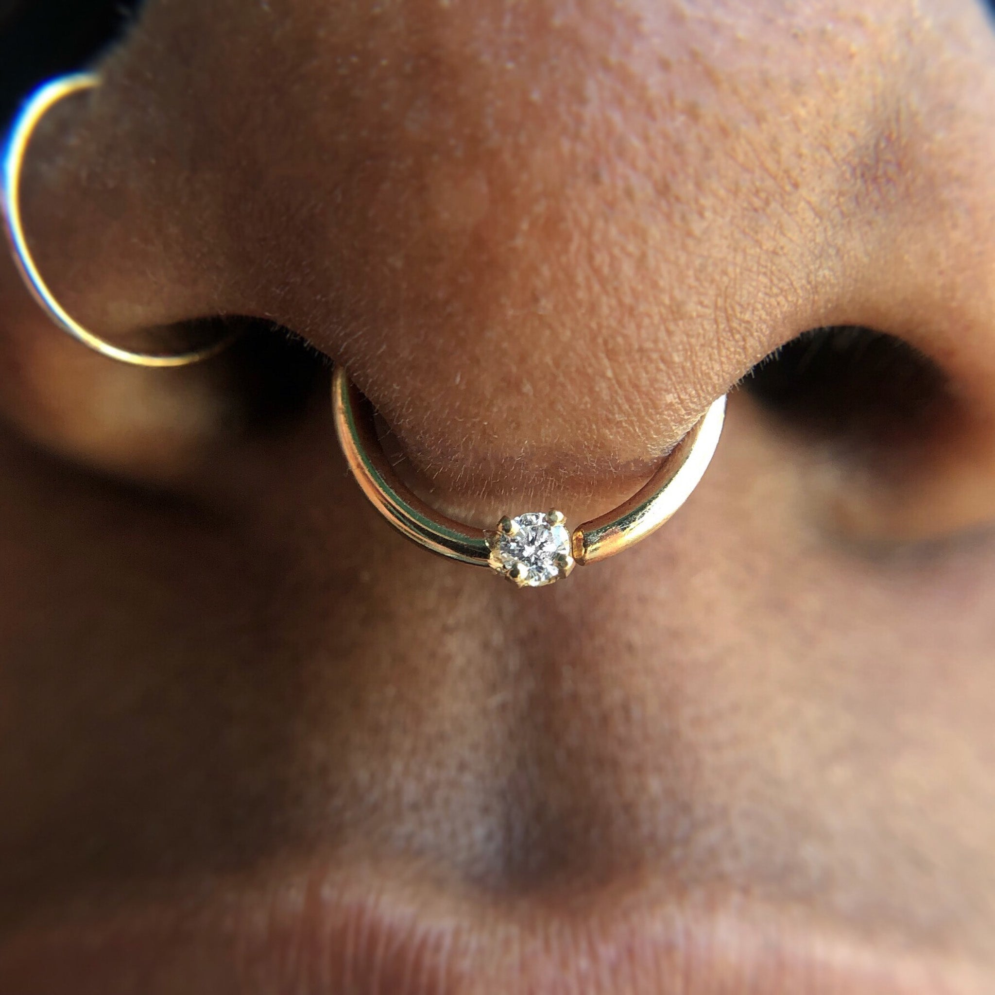 Forward-facing Diamond Fixed Prong Ring