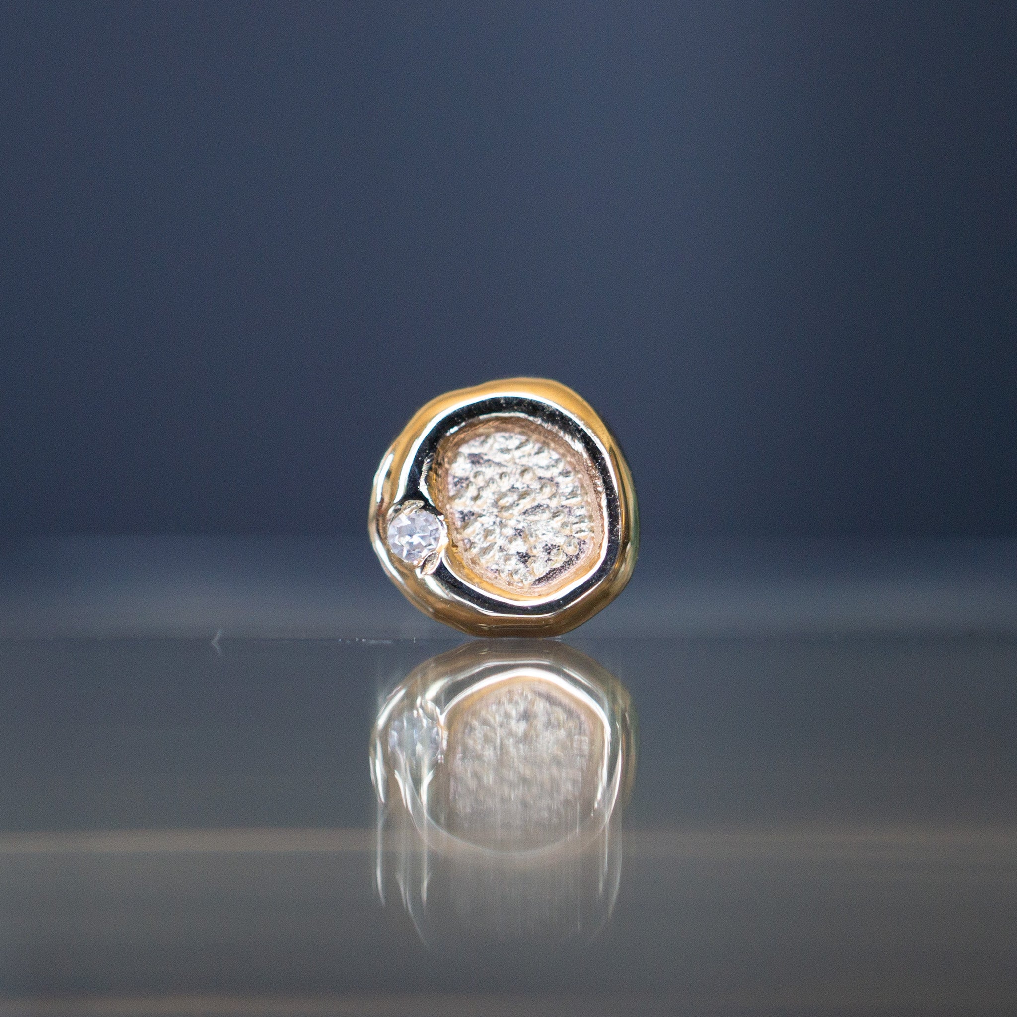 Textured Circle Threaded End