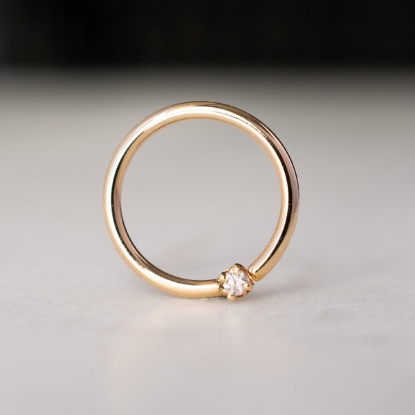 Forward-facing Diamond Fixed Prong Ring