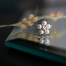 Load image into Gallery viewer, Pearl + Diamond Flower Threaded End