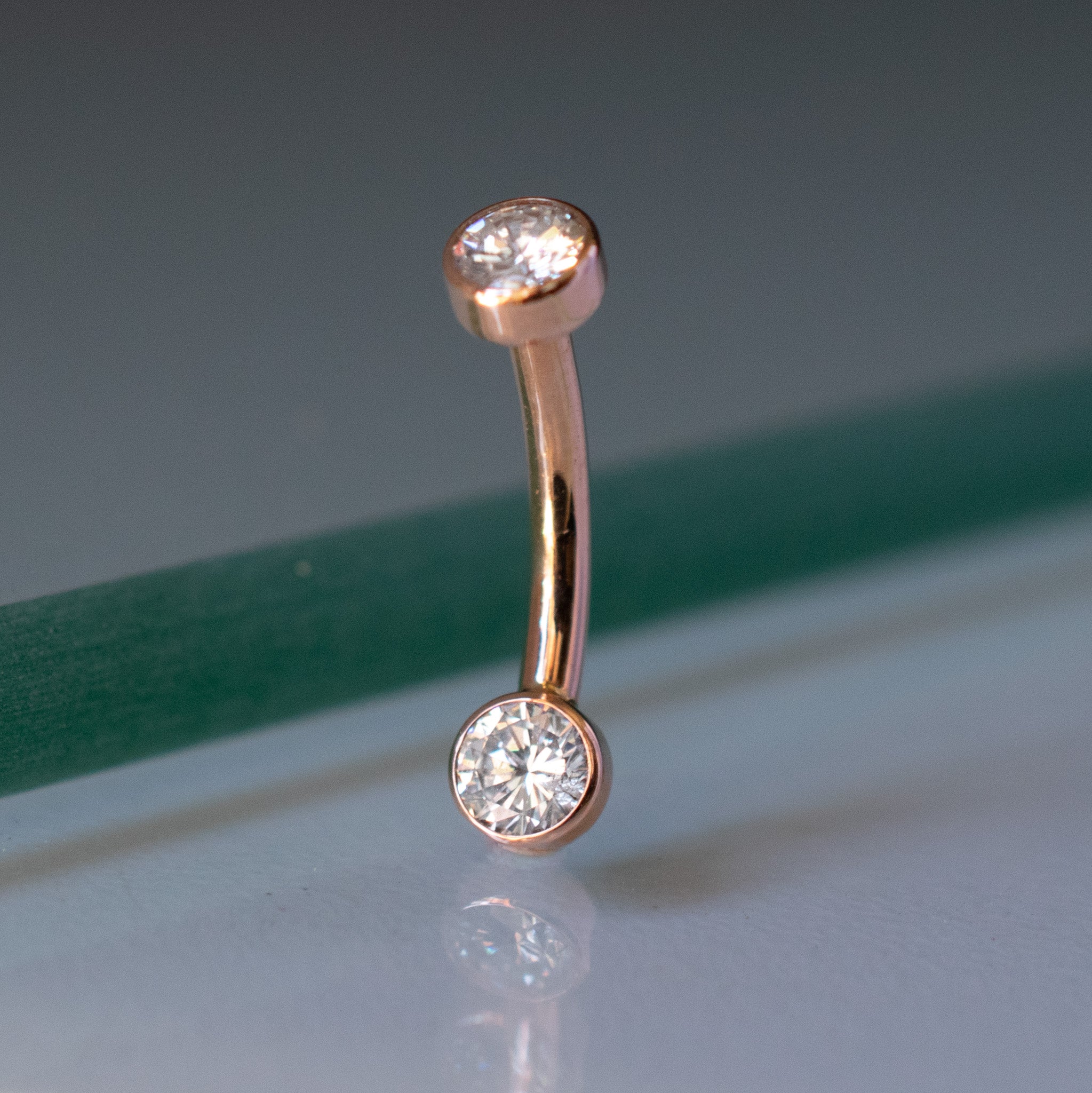 Bezel Navel Curve with White Diamonds