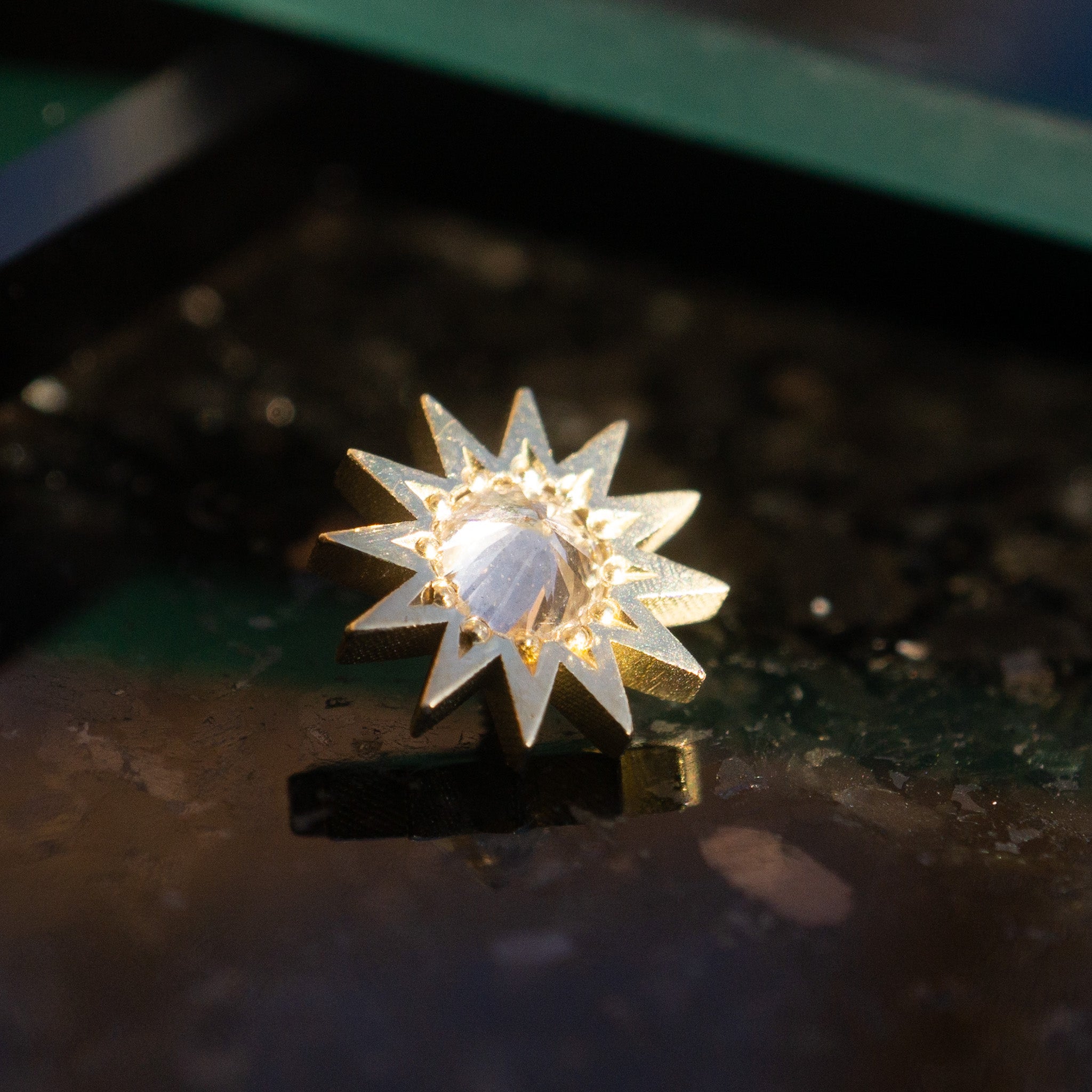 Inverted Diamond Spur Threaded End