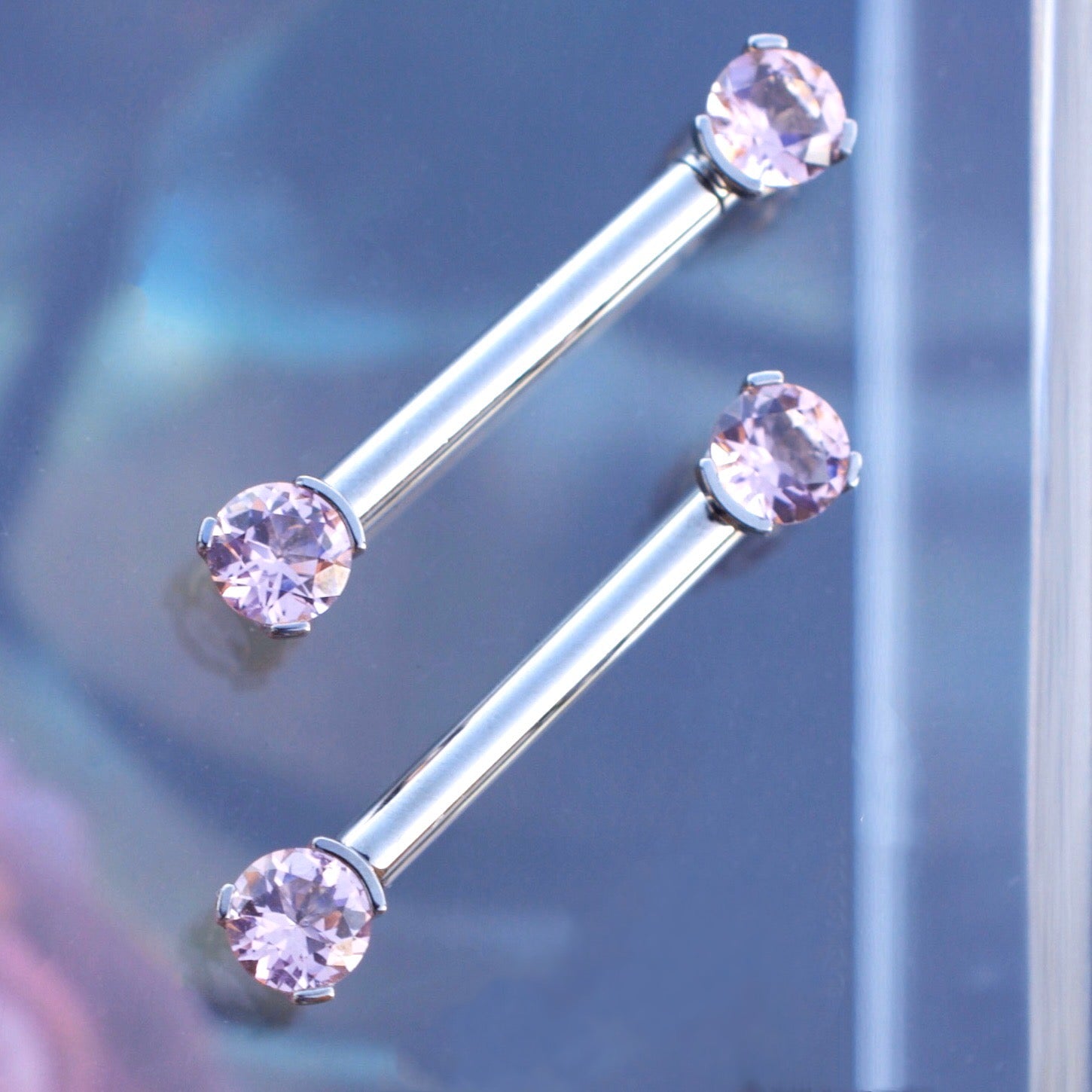 Forward-Facing Prong Gem Barbell
