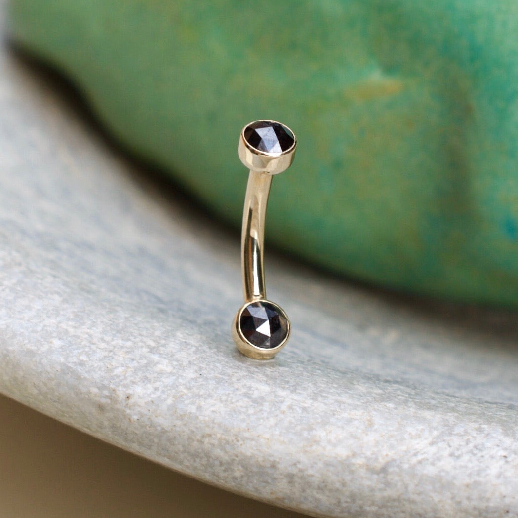 Bezel Navel Curve with Black Diamonds
