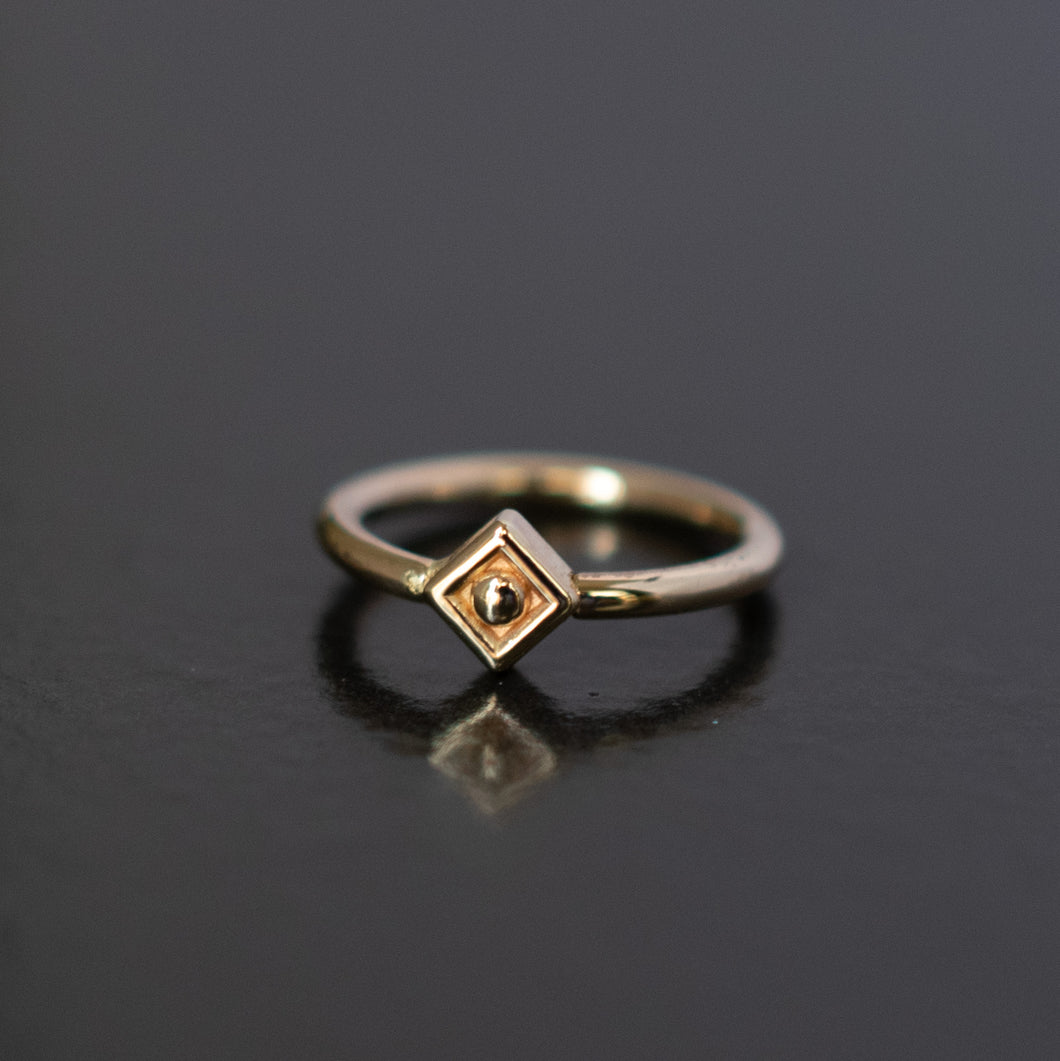 Side-facing Fixed Fancy Square Ring