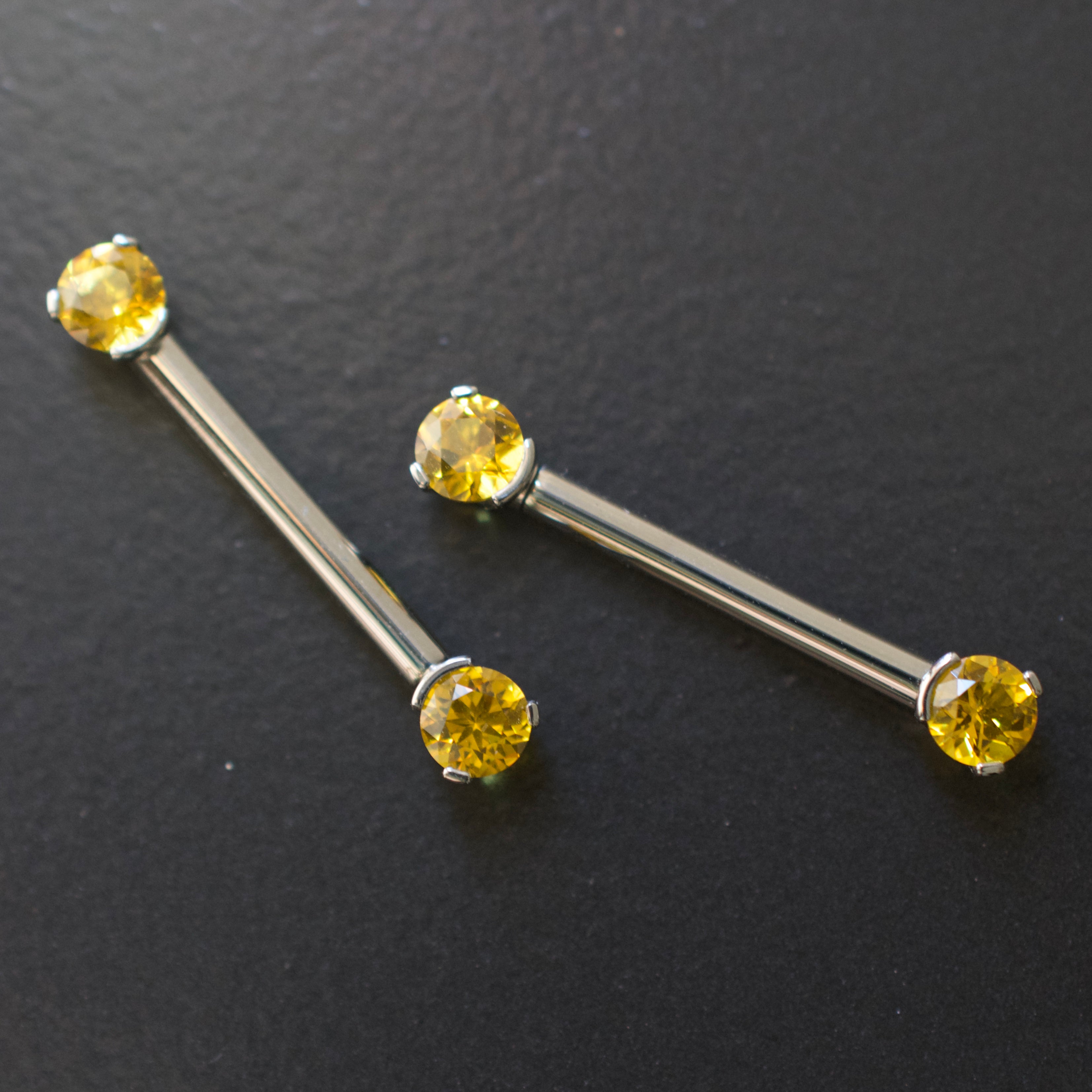 Forward-Facing Prong Gem Barbell