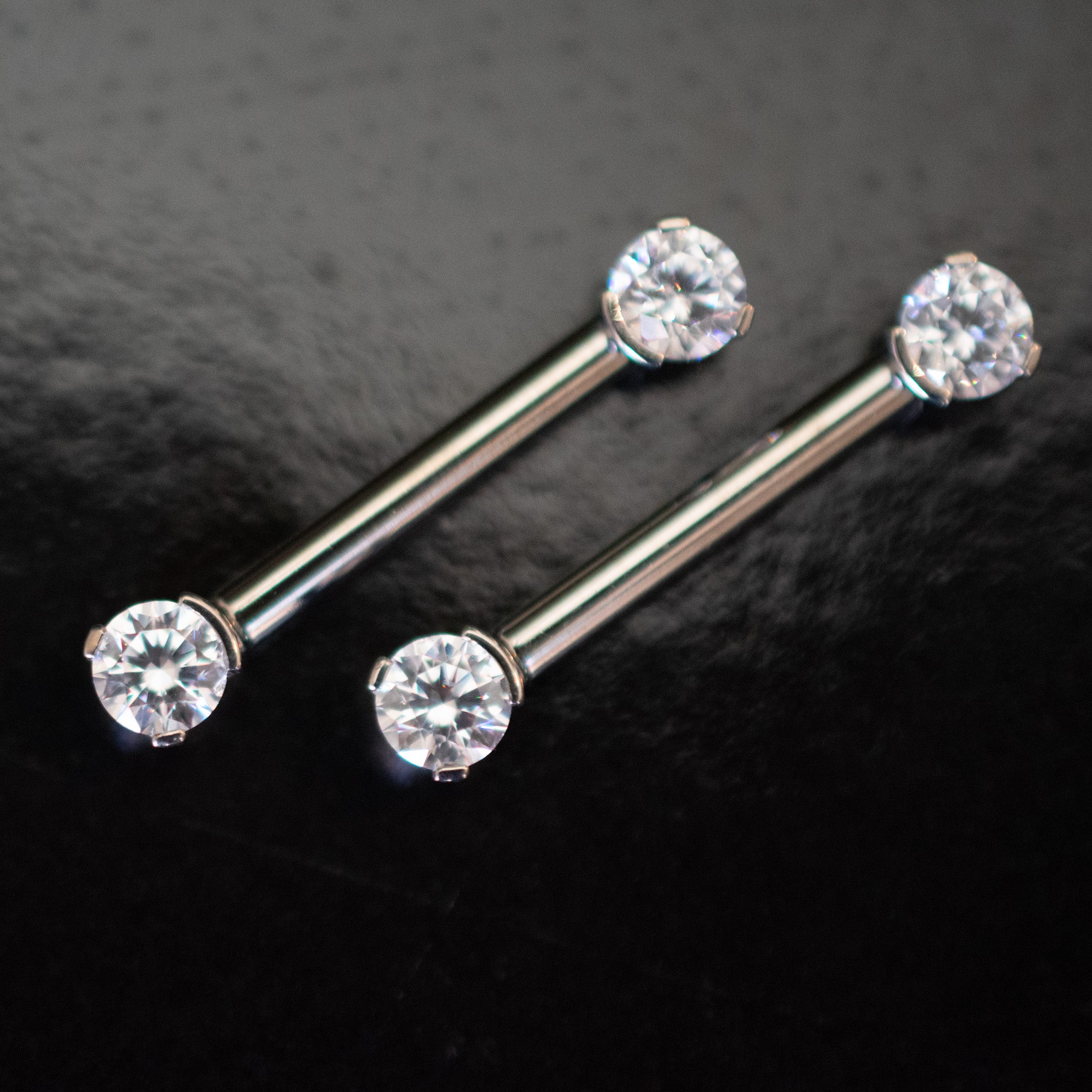 Forward-Facing Prong Gem Barbell